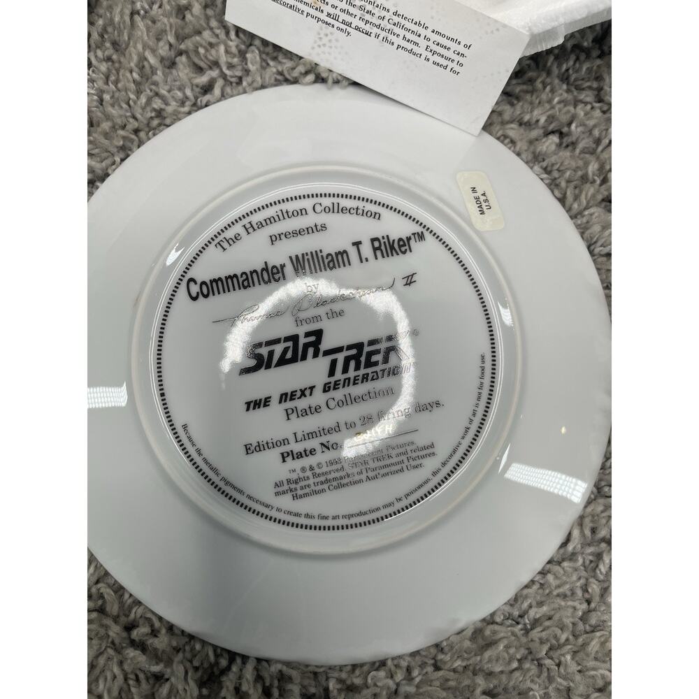 The Hamilton Collection Commander William T Riker Star Trek Plate Collection - Picture 5 of 12